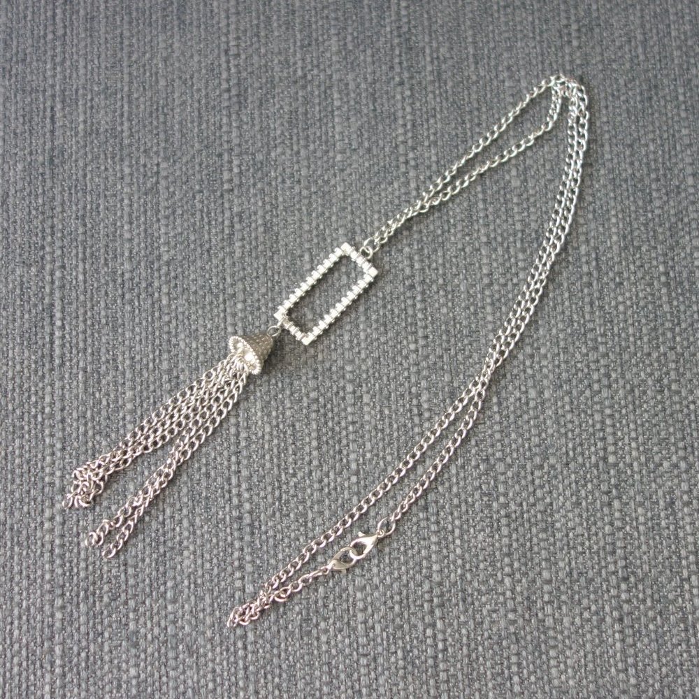 Metal Necklace with Trinkets!